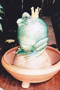 Frog King Fountain (2)